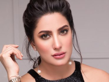 Mehwish-Hayat-370x277 Whenever Nawaz Sharif's name comes up, idea of ​​development, peace comes to minds, says Maryam Nawaz