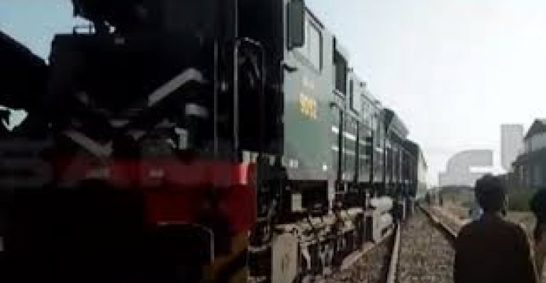 Lahore bound 15-Up Karachi Express derailed near Pannu Aqil