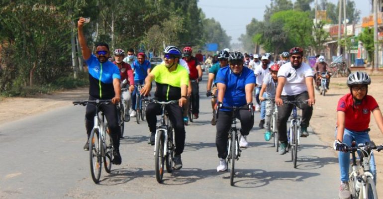 Cyclists visits Gurdwara Darbar Sahib Kartarpur to promote interfaith harmony