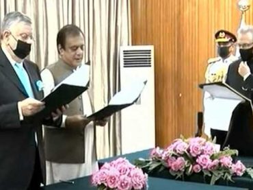 Shaukat Tareen, Shibli Faraz sworn in as federal ministers