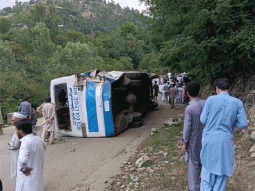 Four killed, 15 injured as bus overturns in Sheikhupura