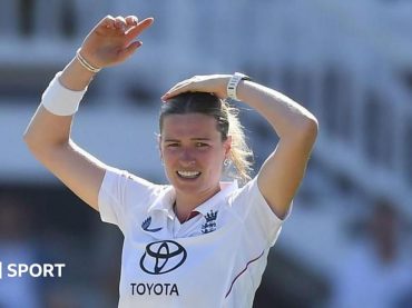England toil as India take control in front of record crowd