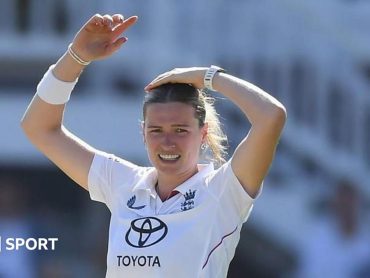 England toil as India take control in front of record crowd