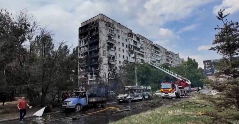 Daytime Russian strike kills three in Zaporizhzhia