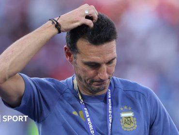 Argentina boss Scaloni leaves news conference in tears talking about his future
