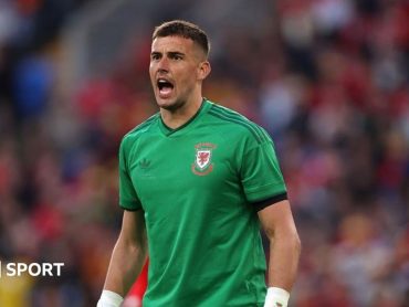 Darlow joins Man Utd after Leeds exit